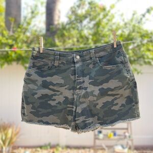 Universal Thread Camo Shorts.